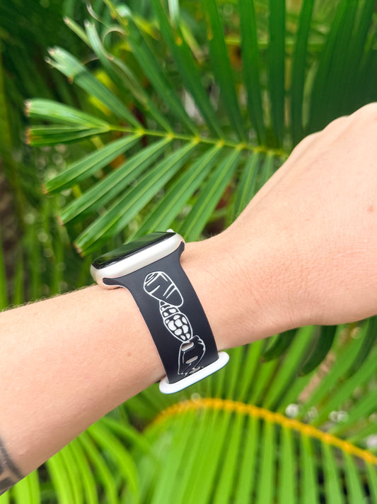 Black to White Shell Medley Engraved Two-Tone Watchband Compatible with Apple Watch - LARGE WATCH - 49/46/45/44mm (42mm Series 1-3)